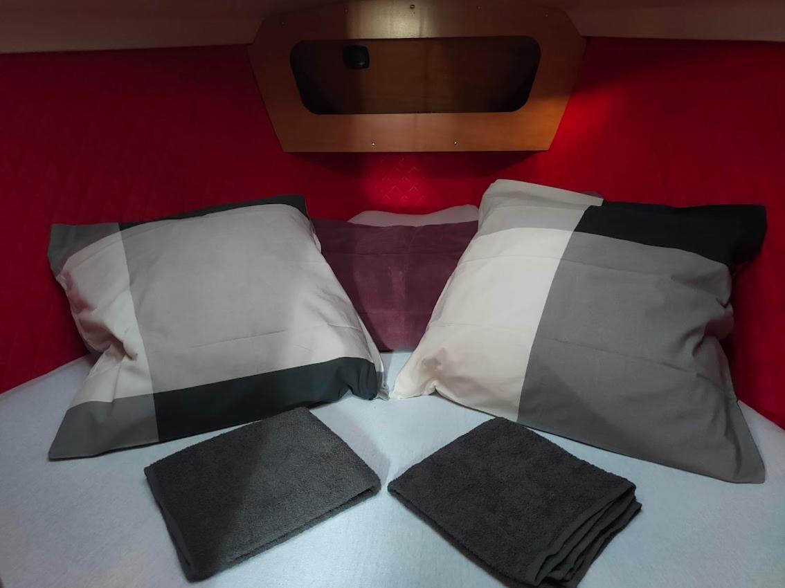 Nuit Sur Un Voilier Hotel Nonsard-Lamarche Ngoại thất bức ảnh